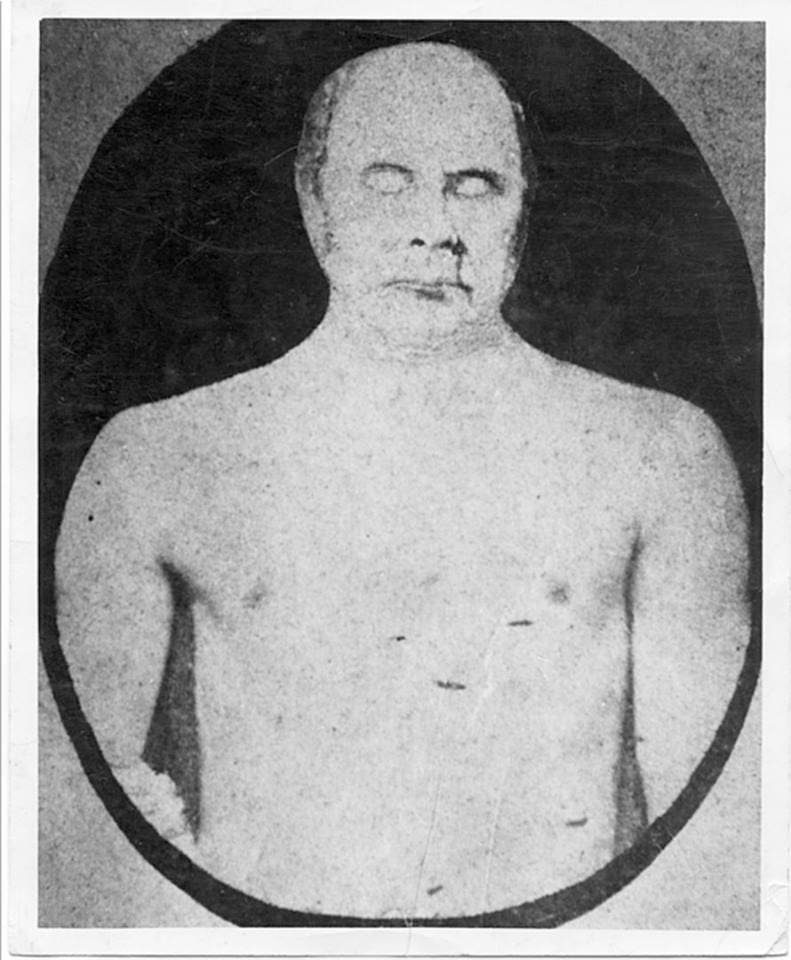 El “misterio” del panteón de Urquiza en el cementerio local. Quién lo construyó y por qué ya no se conserva.