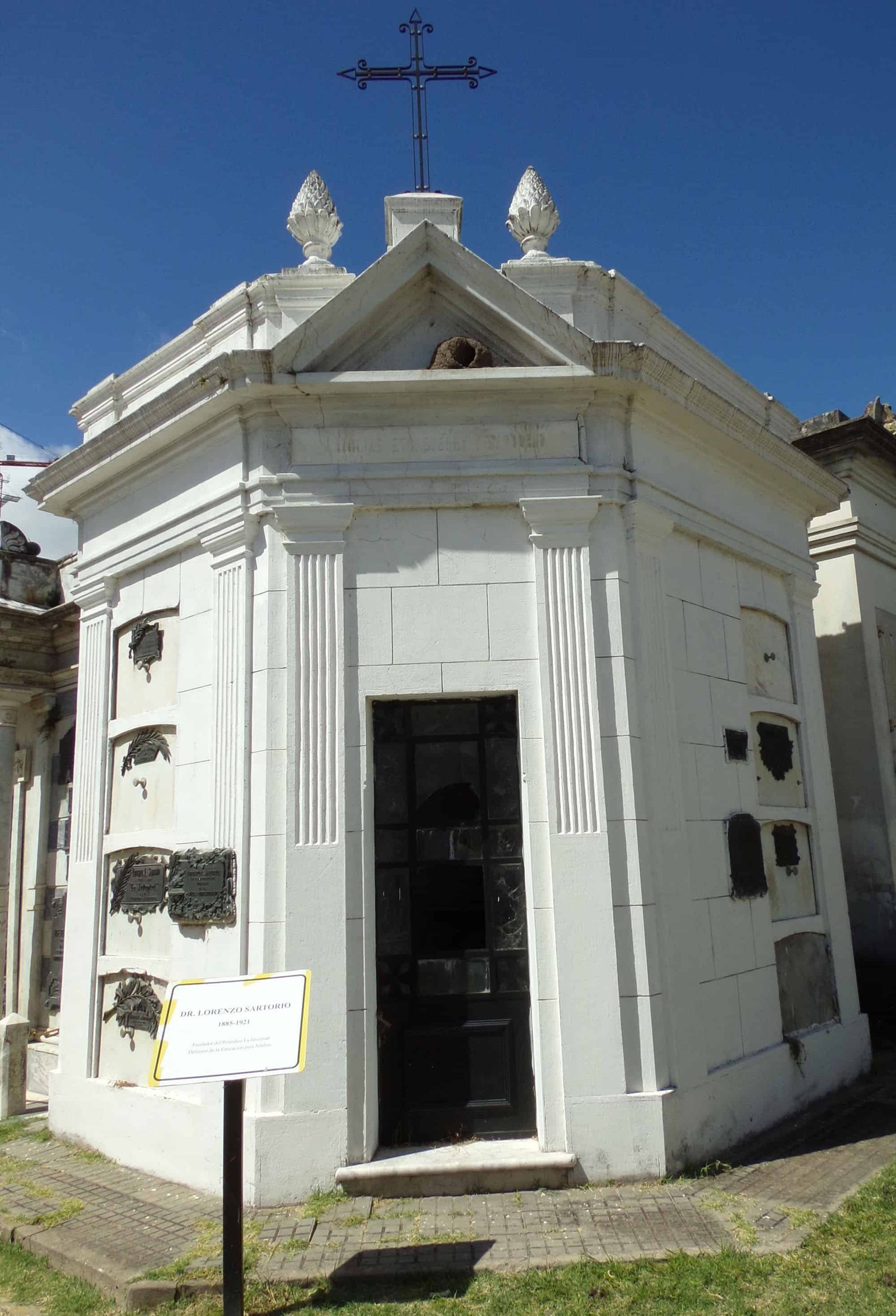 8. Panteón de Lorenzo Sartorio