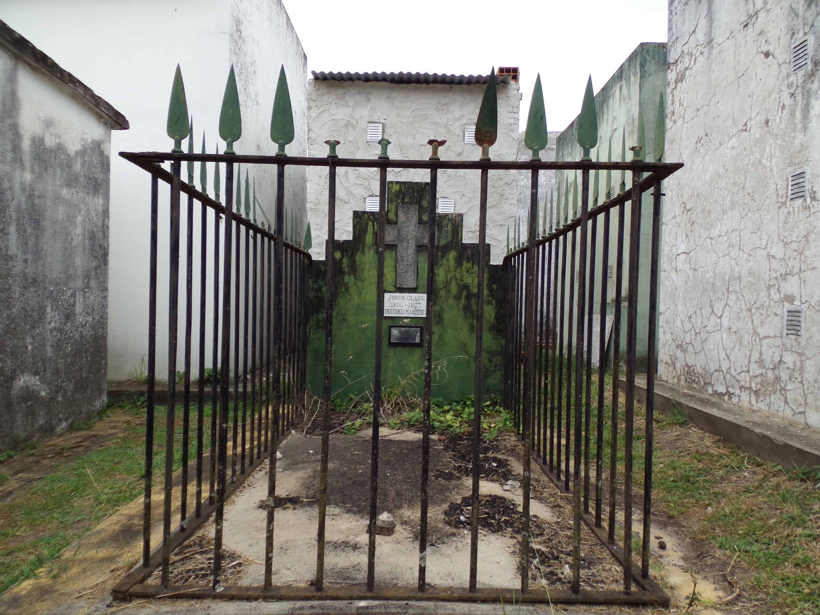 5. Panteón de Jorge  Clark